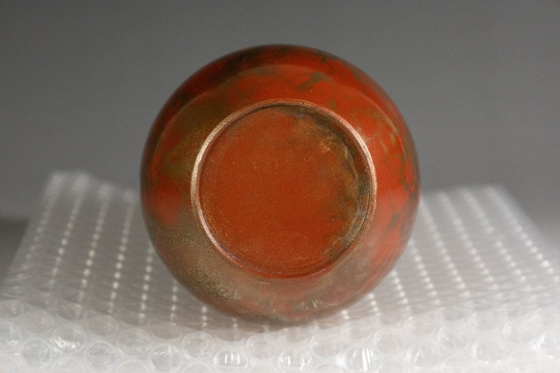 Vaso in bronzo fuso con smalto rosso e oro – Giappone, Shoei Yao - Come Moon 