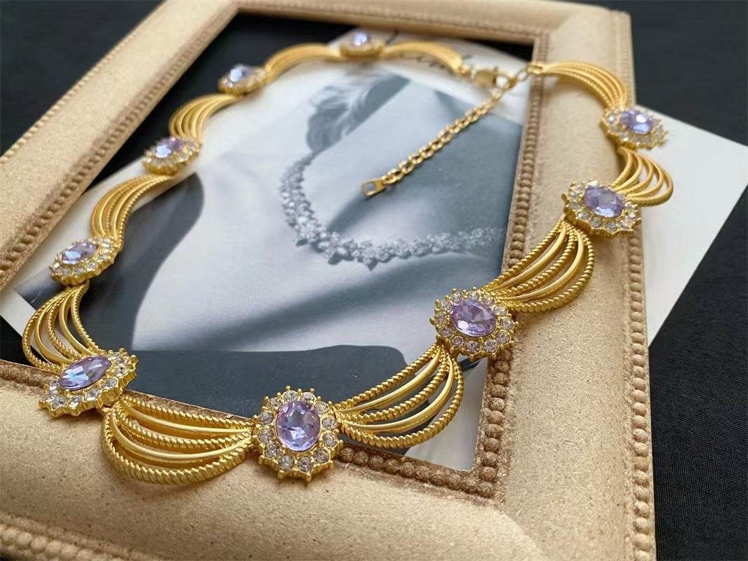 Collana Reale con Cristalli Viola e Dettagli Dorati - Come Moon 