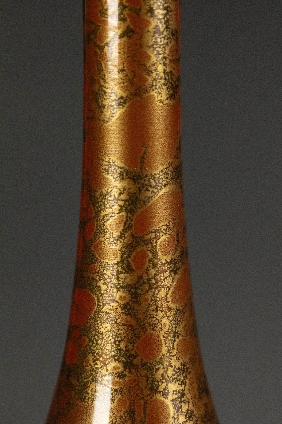 Vaso in bronzo fuso con smalto rosso e oro – Giappone, Shoei Yao - Come Moon 