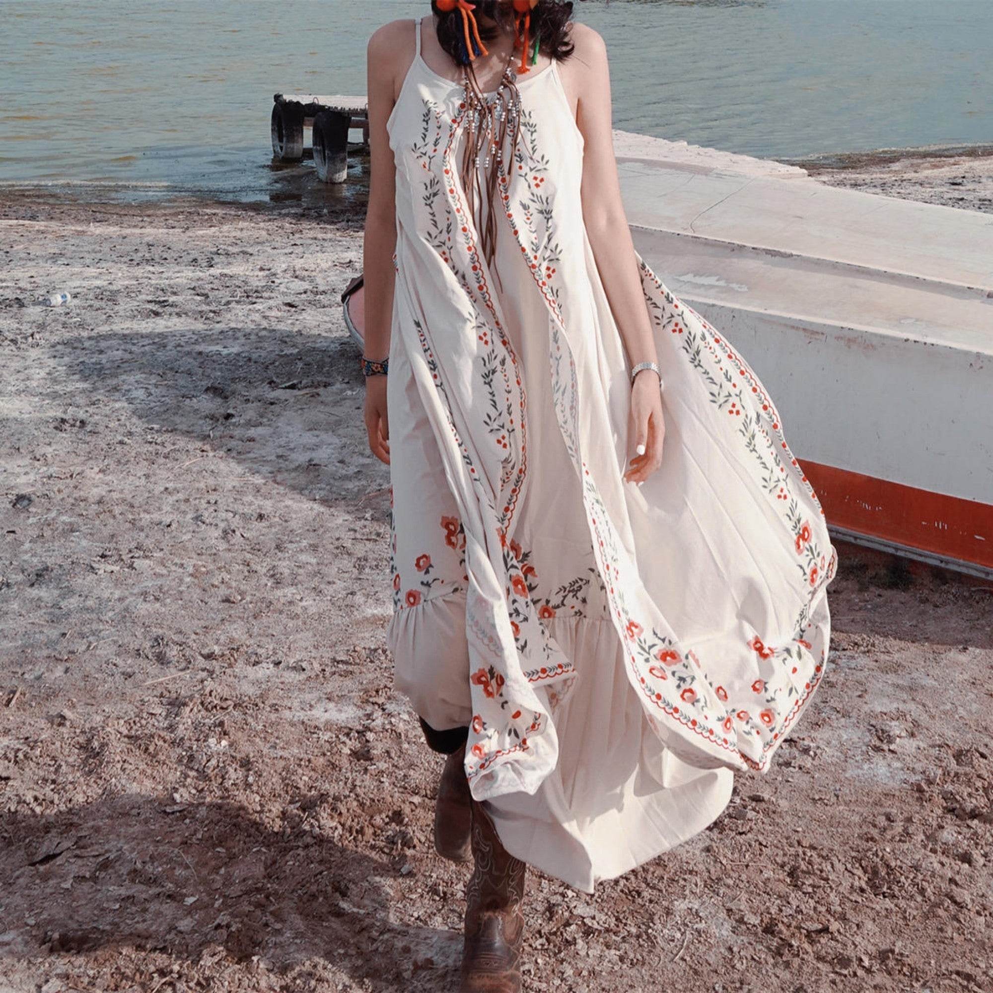 Eleganza Bohémien in Beige - Come Moon 