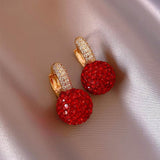 Orecchini dorati con sfera rossa in cristalli – Glamour sfavillante - Come Moon 