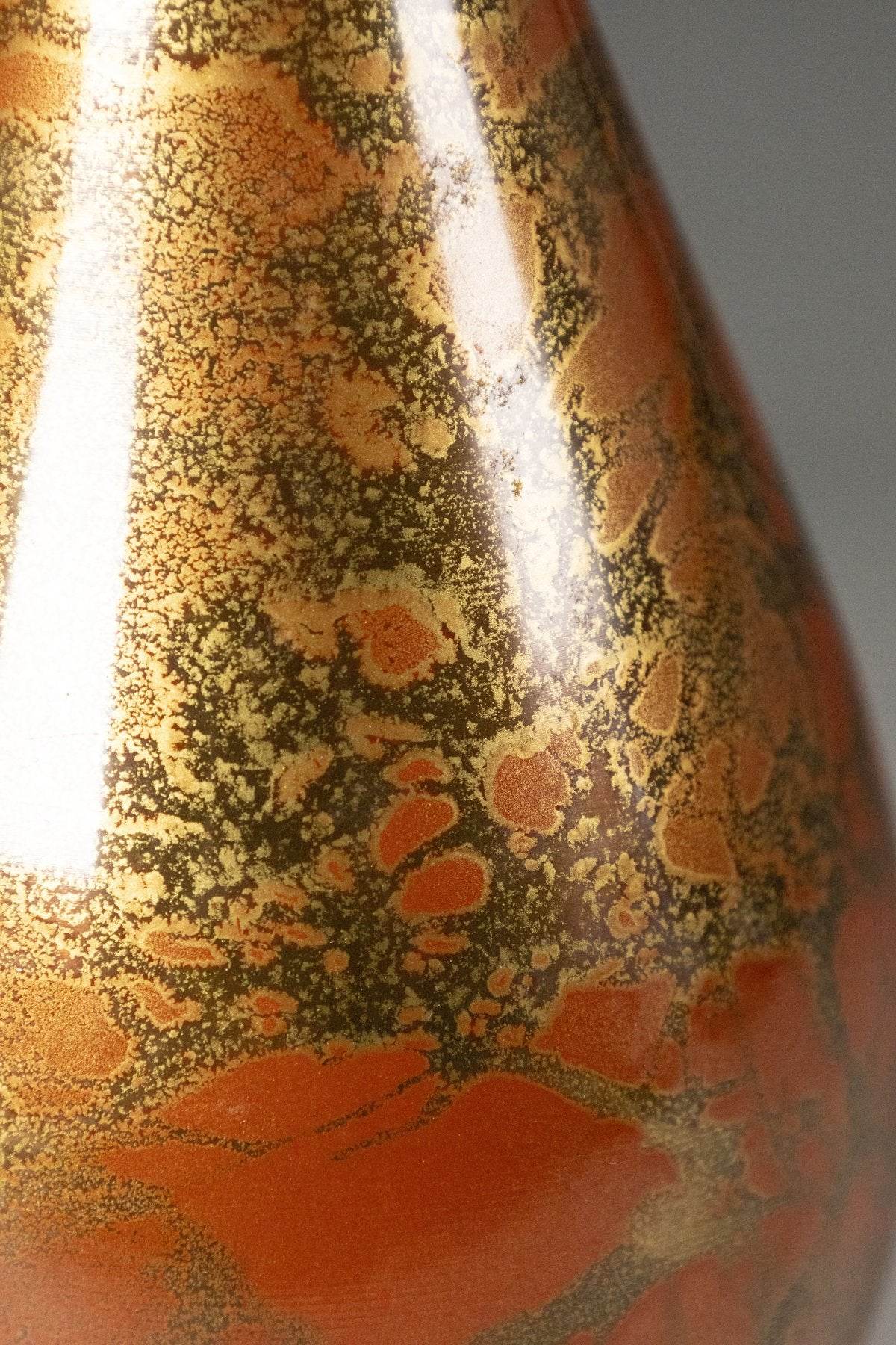 Vaso in bronzo fuso con smalto rosso e oro – Giappone, Shoei Yao - Come Moon 